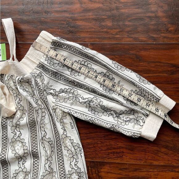 NWT Entro Women’s Off the Shoulder White and Black Lace Top Size M - Picture 5 of 10